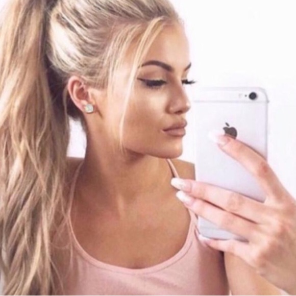 Tory Burch Kira Crystal earrings. - Picture 5 of 5